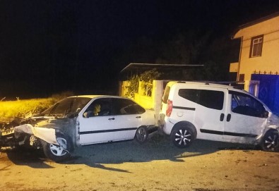 Malatya'da Iki Araç Çarpisti Açiklamasi 5 Yarali