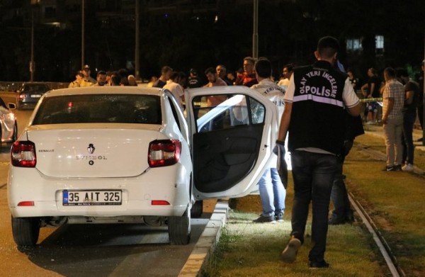 İzmir'de kanlı infaz! Karşıyaka tribün lideri otomobilinde öldürüldü