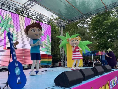 Çekmeköy'de 'Çocuk Senligi' Düzenlendi