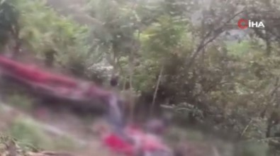 Hindistan'da Otobüs Kazasi Açiklamasi 25 Ölü, 4 Yarali