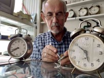 Komsusu Çirak Olarak Verdi, 55 Yildir Kurmali Saat Tamir Ediyor