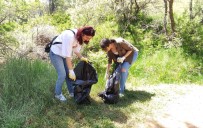 Saglik Çalisanlari, Çamlik Milli Parki'nda Çevre Temizligi Yapti