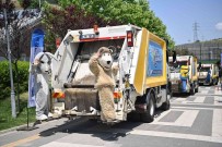 Tuzla'da Dünya Çevre Günü'nde Çöpleri Maskotlar Topladi