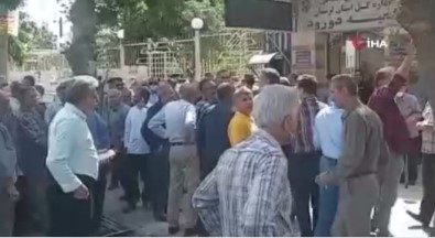 Iran'da Baslayan Zam Protestolari Büyüyor