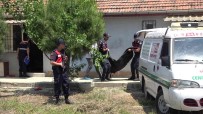Kendisinden Sikâyetçi Olan Karisini 5 Kursunla Öldürdü
