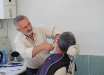 7 Yasinda Tabureye Çikarak Basladi, Yarim Asirdir Makas Salliyor