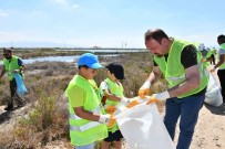 Çigli Kiyilarinda Detayli Temizlik Açiklamasi 350 Kisi 4 Ton Çöp Topladi