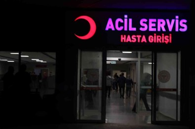 Erzincan'da 53 Ögrenci Gida Zehirlenmesi Süphesiyle Hastaneye Kaldirildi