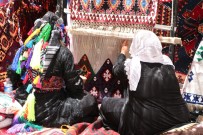 Iki Kisi 45 Günde 1 Tane Dokuyabiliyor