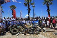 Dünya Çevre Günü'nde 25 Dalgiçla Deniz Dibi Temizligi Yapildi