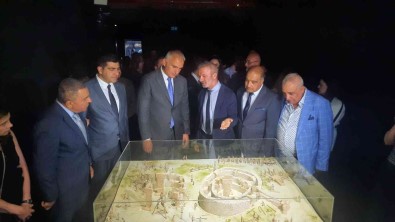 Göbeklitepe Sergisini Gezen Bakan Ersoy Açiklamasi 'Hedefimiz, 5 Yil Içerisinde 5 Milyon Yabanci Ziyaretçiye Ulasmak'