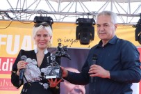 Yazar Ömür Gedik Ve Sinan Yagmur Okurlariyla Bulustu