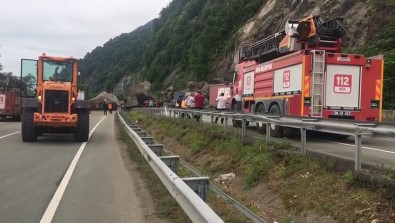 Artvin'in Kemalpasa Ilçesinde Heyelan Açiklamasi 1 Ölü, 2 Yarali