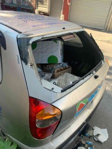 Bagcilar'da 1 Dakikada Aracin Camini Kirip Içindekileri Çaldilar Açiklamasi O Anlar Kamerada