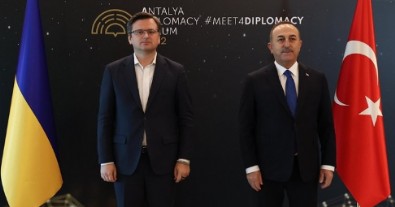 Bakan Çavuşoğlu Ukrayna Dışişleri Bakanı Kuleba ile görüştü!