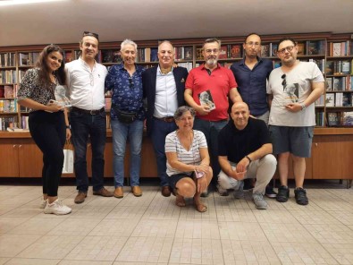 'Izmir Baba' Imza Gününde Anildi