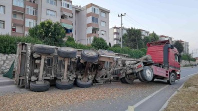 TIR Devrildi, Yol Kapandi