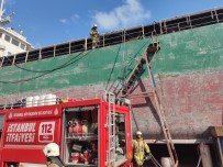 Tuzla'da Gemide Yangin Panigi