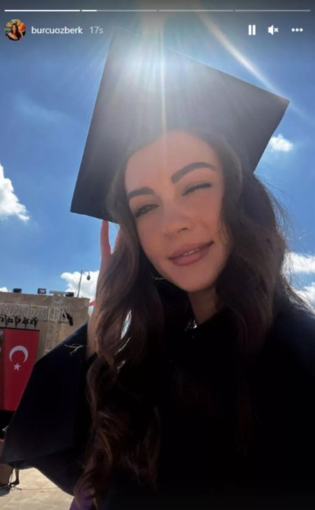 Burcu Özberk'in mezuniyet sevinci!