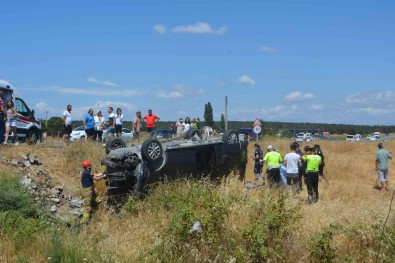 Ayvalik'ta 2 Araç Çarpisti, 5 Kisi Yaralandi