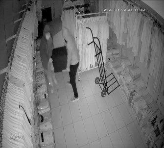 Fatih'te 562 Bin Dolar Ile 100 Bin Euro Bulunan Kasayi Çalan Zanlilar Yakalandi