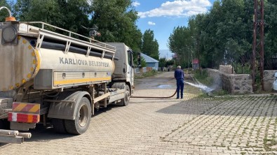 Karliova'da Cadde Ve Sokaklar Temizleniyor