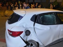 Üsküdar'da Iki Otomobil Çarpisti Açiklamasi 3 Yarali