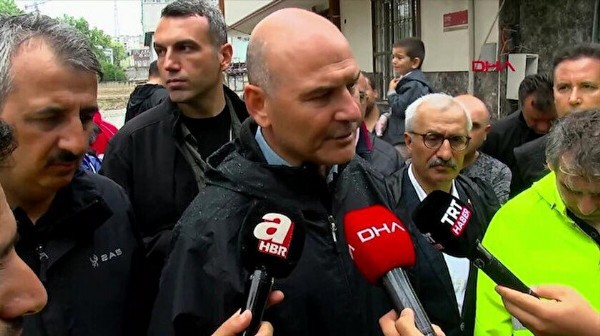 Esenyurt'u sel vurdu: Bakan Soylu'dan nakdi yardım açıklaması