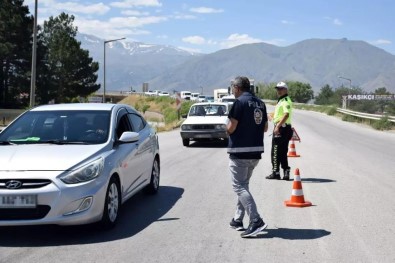 Erzincan Polisi 6 Ayda, Aranan 571 Kisiyi Yakaladi