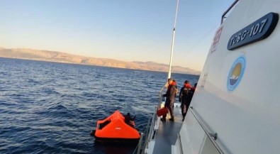 Izmir'de 45 Düzensiz Göçmen Kurtarildi