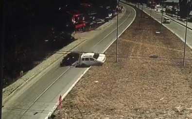 Tokat'ta 5 Kisinin Yaralandigi Kaza Güvenlik Kamerasina Yansidi