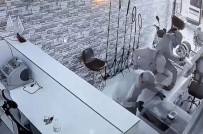 Kar Maskeli 5 Hirsiz 700 Bin TL'lik Soygun Yapti