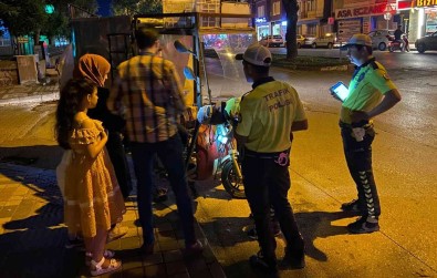 Triporter Ile 5 Kisi Yolculuk Yapan Sürücüye Ceza Yagdi