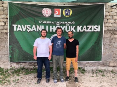 Arkeoloji Meraklilari Sinirlari Asti