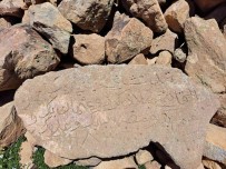 Defineciler 4 Bin 58 Metredeki Tarihi Mezarliga Dadandi