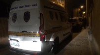 Izmir'de Bir Kisinin Evde Ölü Bulunmasiyla Ilgili 2 Kisi Gözaltina Alindi