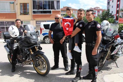 Yunus Timleri Sehit Çocugu Egehan'a Sürpriz Yapti