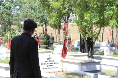 15 Temmuz Demokrasi Ve Milli Birlik Günü'nde Sehitlik Ziyareti