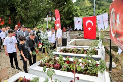 15 Temmuz Sehidi Kabri Basinda Anildi