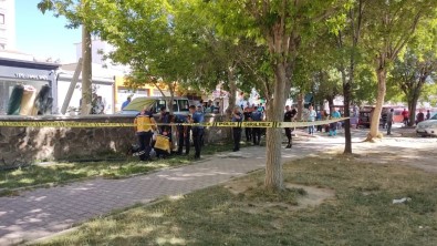 Adliye Binasi Yaninda Ölü Bulundu