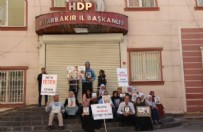 HDP nöbetindeki baba konuştu! Evlat acısı olmasa 40 derece sıcaklıkta kimse bekleyebilir mi?