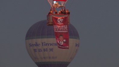 Kapadokya'da Balonlar 15 Temmuz Demokrasi Ve Milli Birlik Günü Için Havalandi