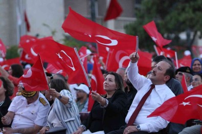 Mersinliler, 15 Temmuz'un Yil Dönümünde Meydanlara Akin Etti