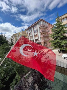 Ukrayna Büyükelçisi Bodnar, 15 Temmuz 2016'Da Bir Vatandasin Hediye Ettigi Türk Bayragini Paylasti