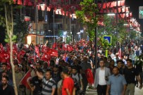 Van'da Binlerce Kisi 15 Temmuz Yürüyüsüne Katildi