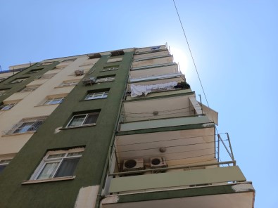 5'Inci Kattan Düsen Bebek Yarali Kurtuldu