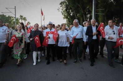 Antalya 15 Temmuz'da Tek Yürek Olup, Sehitlerini Andi