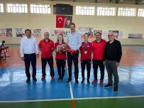 Bakan Yardimcisi Aksu, Altin Madalya Kazanan Badminton Sporcularini Tebrik Etti