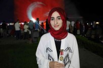 Darbe Girisiminde Ailesiyle Helallesip Sokaga Çikti, 14 Yasinda Gazi Oldu