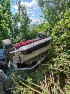 Hafif Ticari Araç Sarampole Yuvarlandi Açiklamasi 5 Yarali